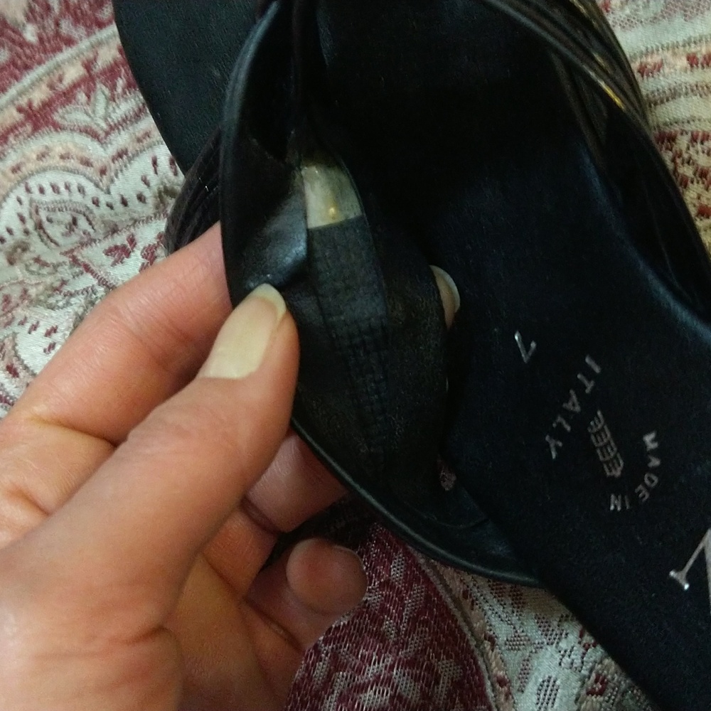 size 7 Italian Shoemakers black wedged sandal - Picture 9 of 17
